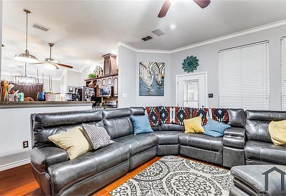 4th image of 2609 Walnut Creek Dr