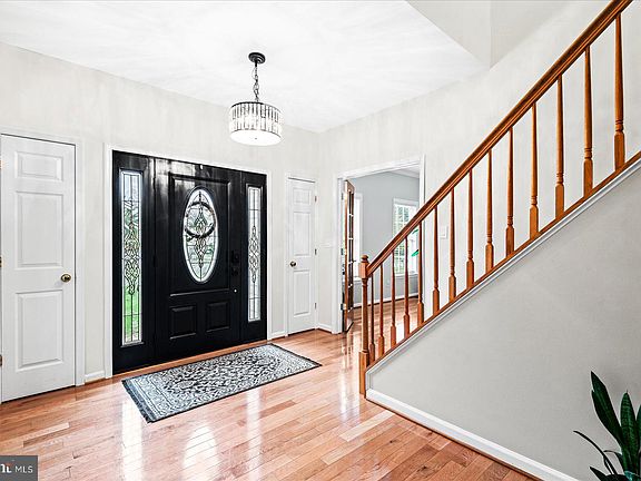 5th image of 31 Brookstone Dr