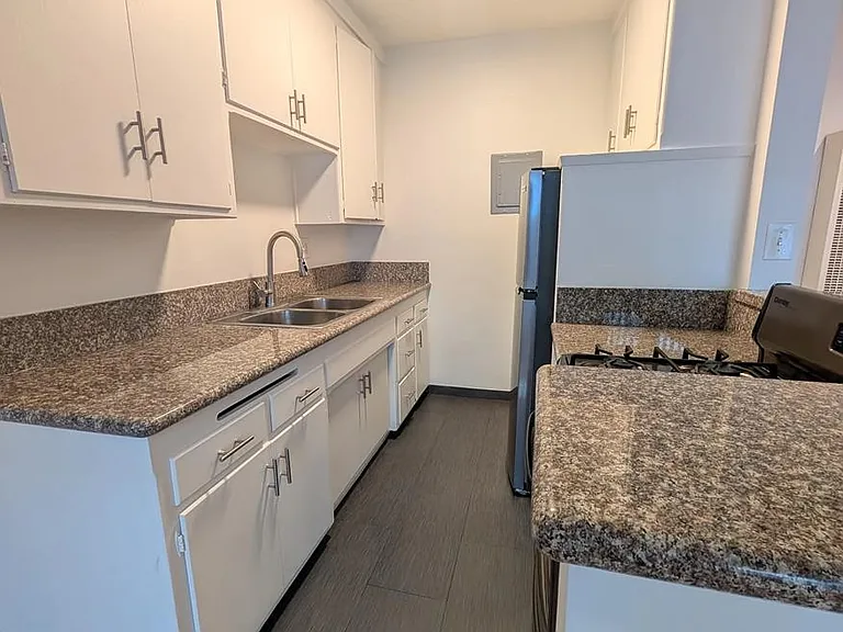 1328 Gordon St #7 — Photo 7