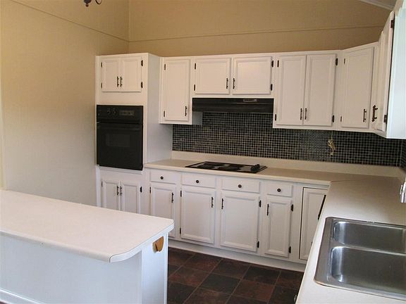 3rd image of 343 Edgelake Dr