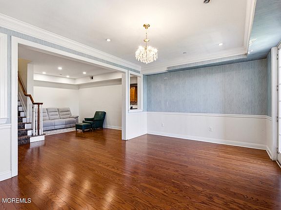 2nd image of 956 Madison Avenue