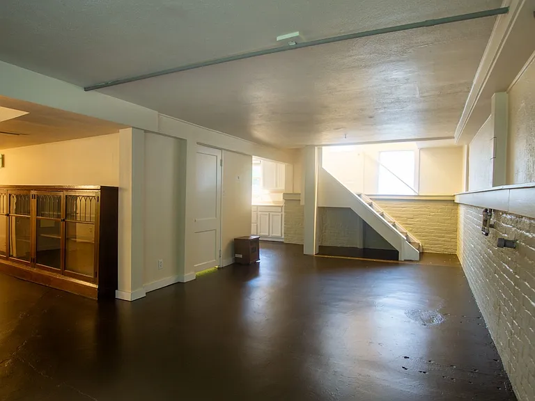 2266 NW Johnson St #4 — Photo 3