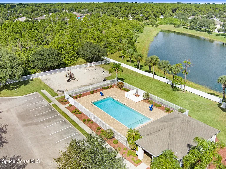 1652 La Maderia Dr SW — Photo 40