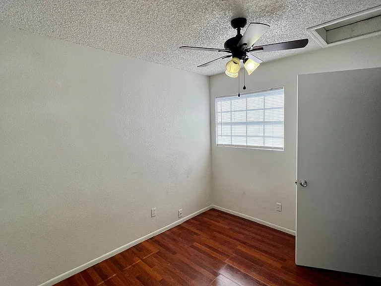 20828 N 21st Ave — Photo 24
