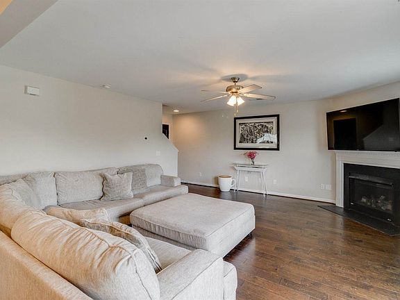 3rd image of 637 Kimpton Dr