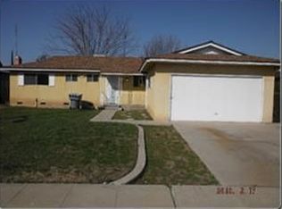 631 W Donner Ave, Clovis, CA 93612