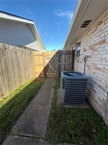 7042 Yorktown Dr — Photo 14