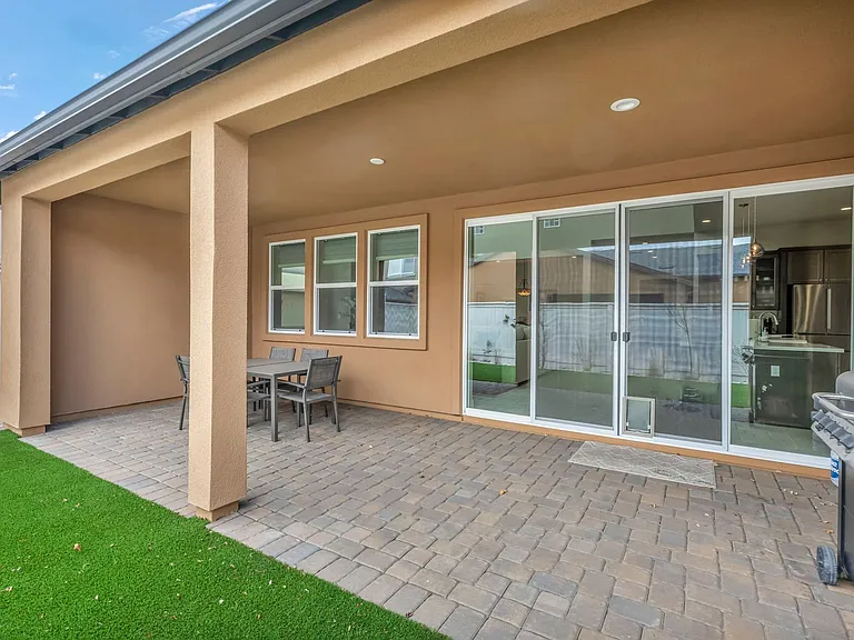 619 Camargue Trl — Photo 47