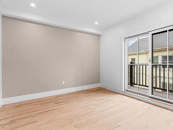 4th image of 143 Tremont St #5