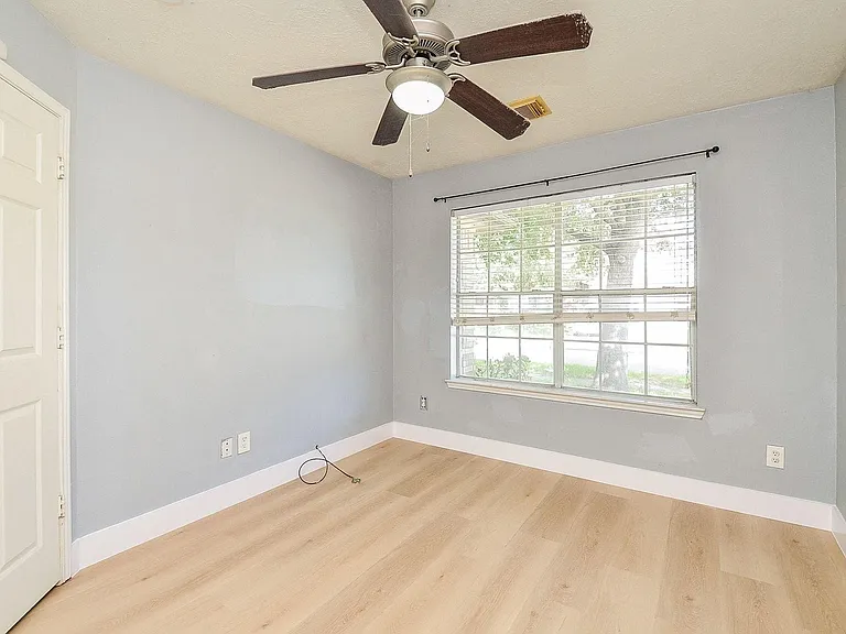 16307 Scotch Hollow Ln — Photo 8