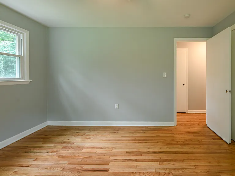95 Riverside Dr — Photo 14