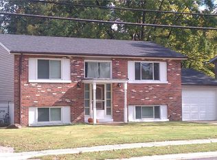 1814 McKelvey Rd, Maryland Heights, MO 63043