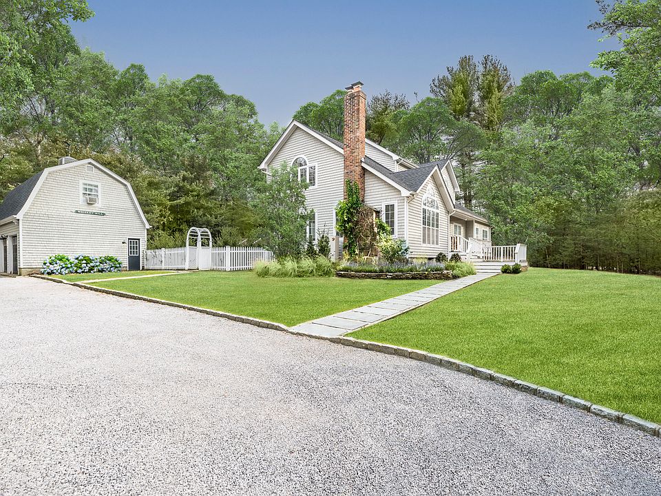1st image of 11 Powder Hill Ln