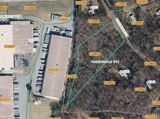 1 Woodridge Ln, Yadkinville, NC 27055