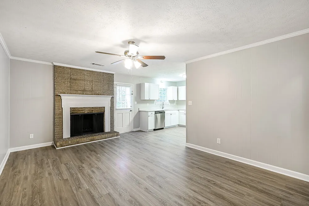 3 bed, 2.0 bath, 1773 sqft, $3,060 — Photo 3