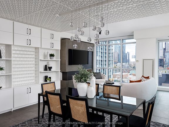 5th image of 39 Sherbourne St #1606