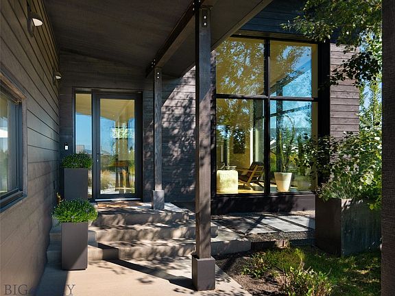 3rd image of 596 Kermodi St