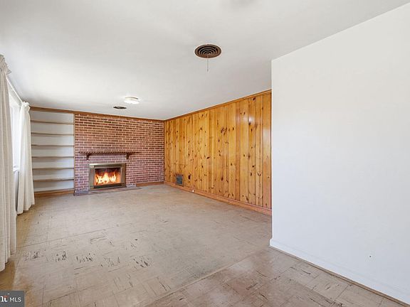 3rd image of 3806 Howard St