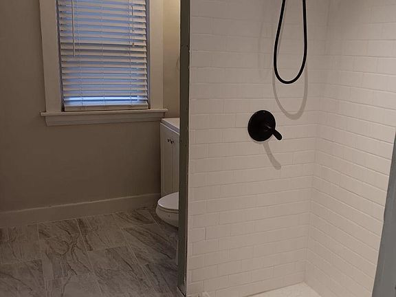 4th image of 1420 W 75th St