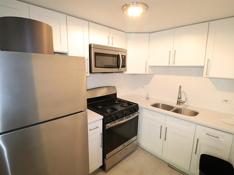 2548 N Southport Ave #2F — Photo 3