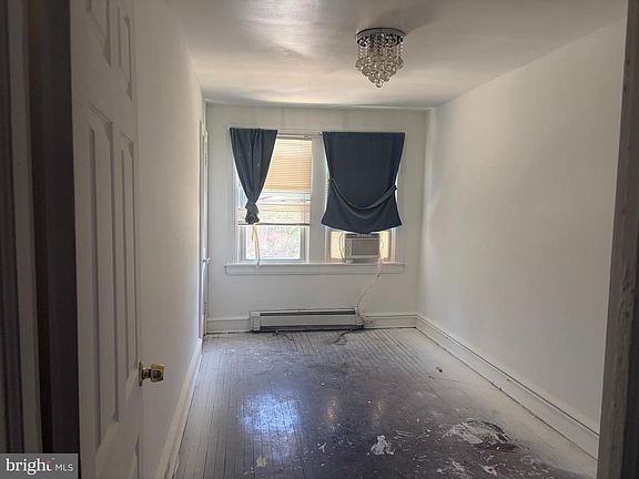4th image of 35 E 30th St