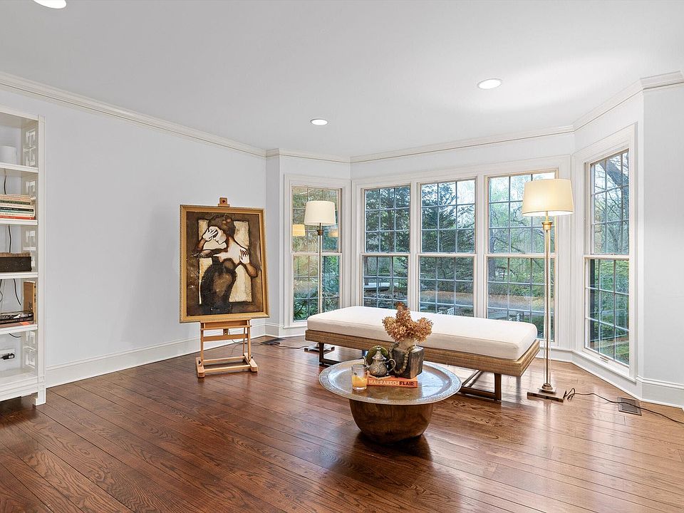 26th image of 590 Springhill Dr NE