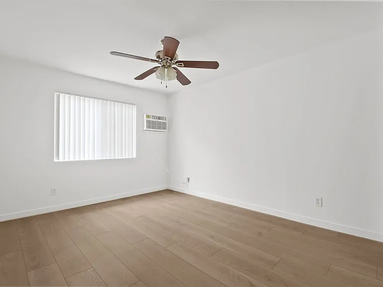 1550 Saltair Ave, prime West LA location! — Photo 15
