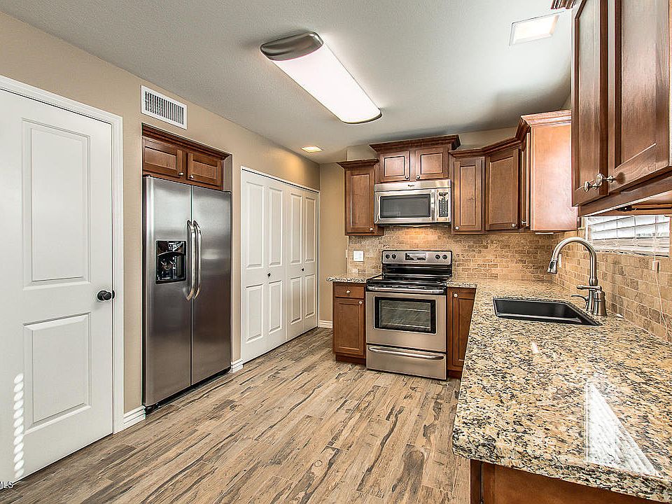1st image of 922 E Wahalla Ln