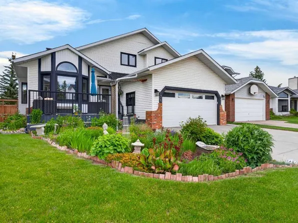 76 SW Edgepark Rd NW, Calgary, AB T3A 4P8