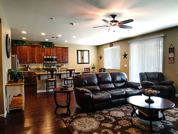 3rd image of 11967 Country Garden Dr