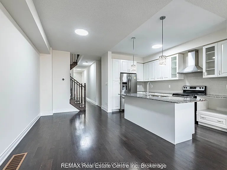 27 Lady Evelyn Cres — Photo 13