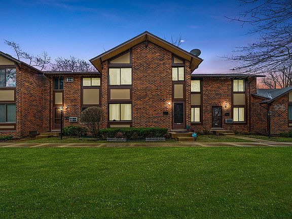 3rd image of 18W151 Kirkland Ln