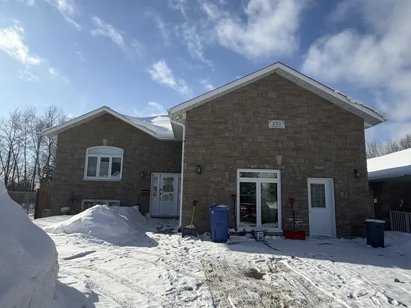 253 Kingsway Ave, North Bay, ON P1B 9S3