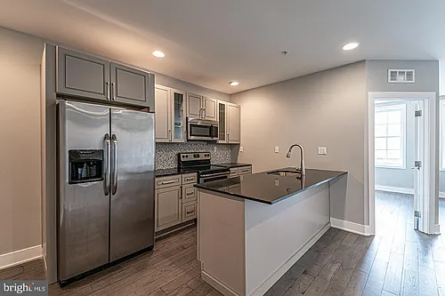 135 N 3rd St #4D Photo 1
