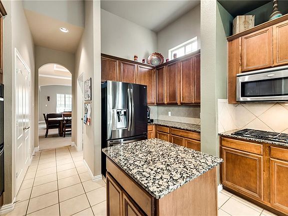 3rd image of 4307 Old Grove Dr