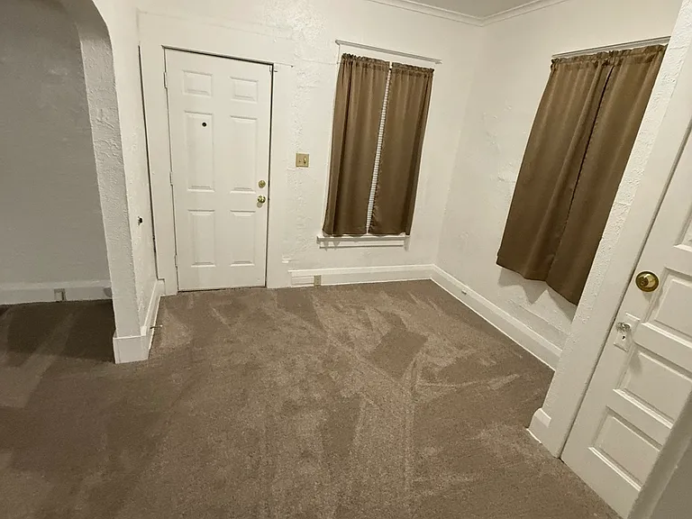 1104 Booth Ave — Photo 9