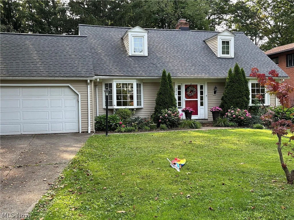 2 bed, 1.5 bath, 1988 sqft, $2,400 — Photo 2