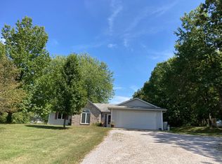 19400 N Route V, Sturgeon, MO 65284