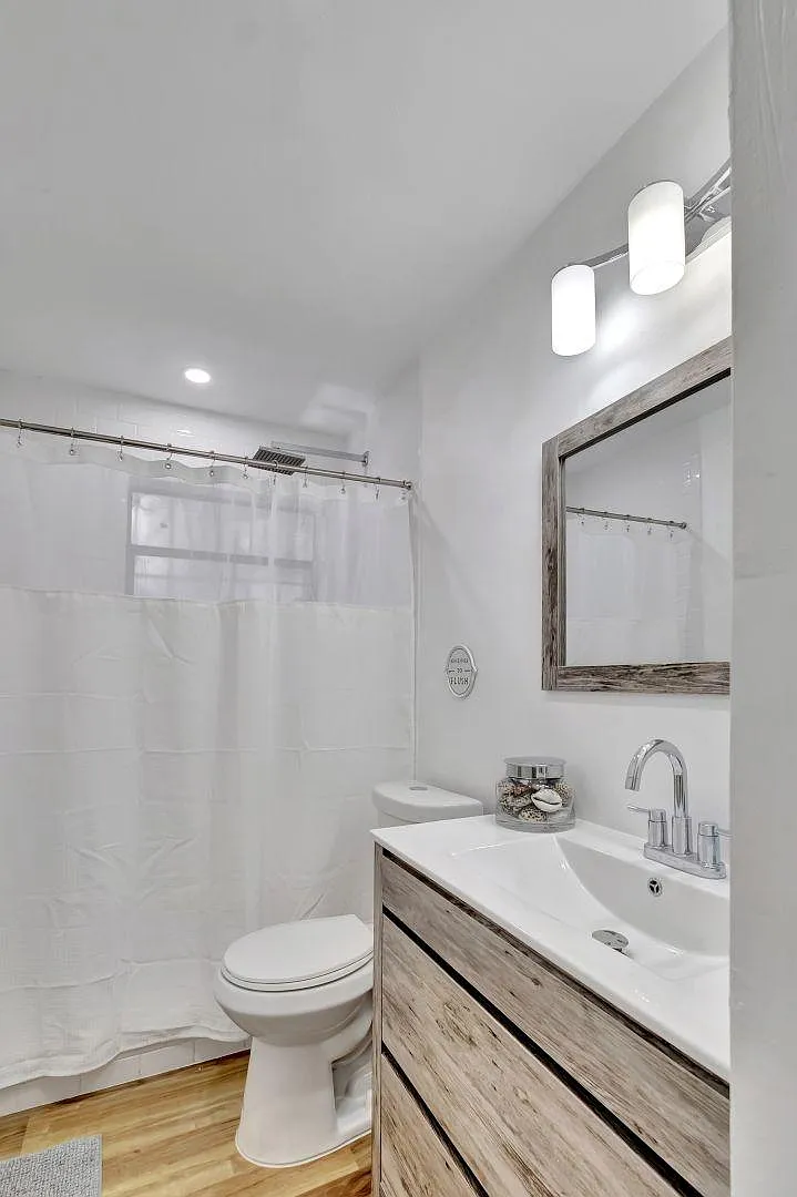 4 bed, 3.0 bath, 2340 sqft, $1,481 — Photo 4