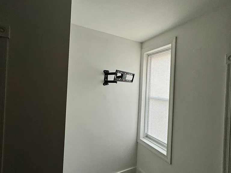 1640 Allengrove St #1 — Photo 5