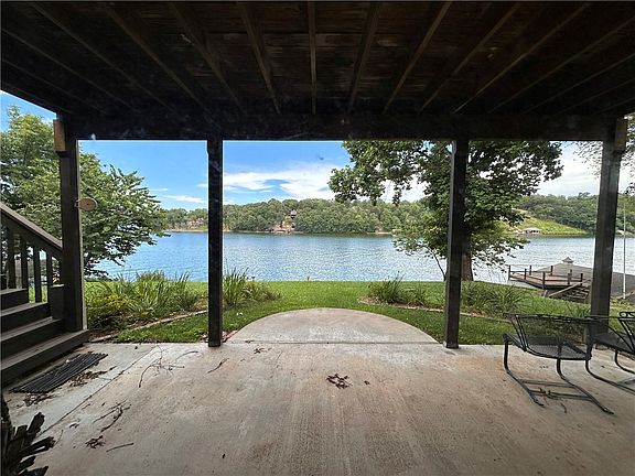 3rd image of 24 Waterside Ln