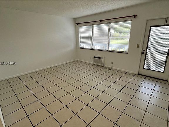 4th image of 306 Newport Dr #T
