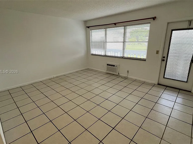 306 Newport Dr #306-T — Photo 4
