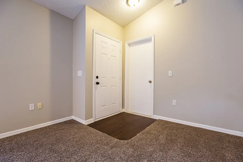 3 bed, 2.0 bath, 1292 sqft, $2,180 — Photo 2