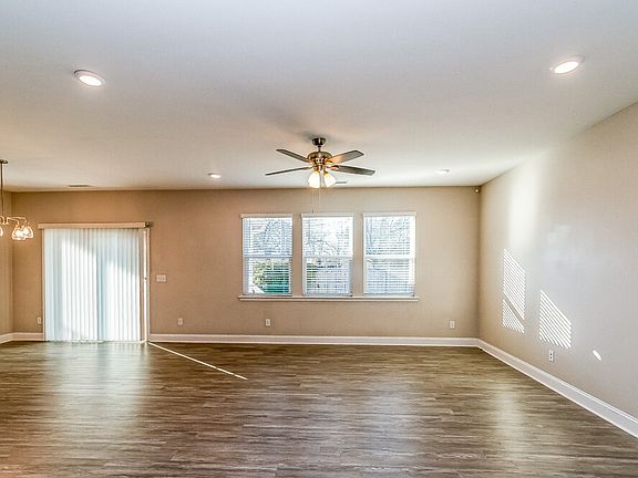 4th image of 231 Pilsen Dr