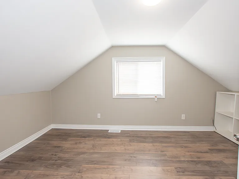 203 Niagara St — Photo 15