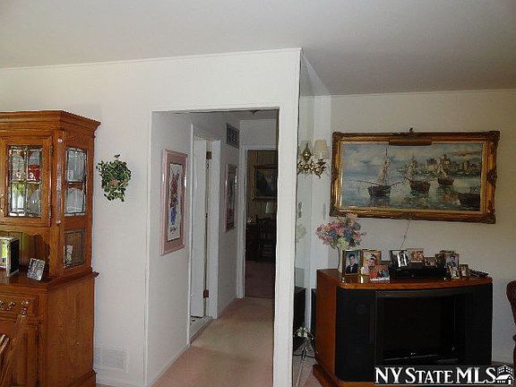 4th image of 45 Wellesley Ln