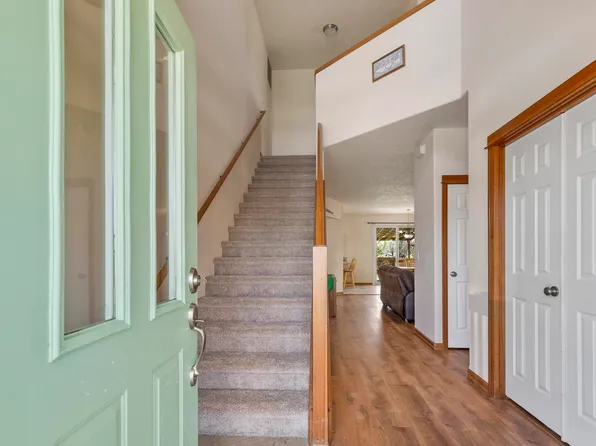 1156 NW Redwood Pl, Redmond, OR 97756