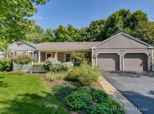 1042 Willow Ln, Batavia, IL