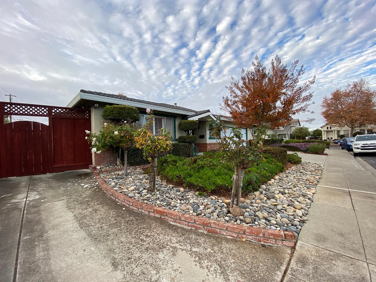 3 bed, 2.5 bath, 1800 sqft, $4,700 — Photo 2